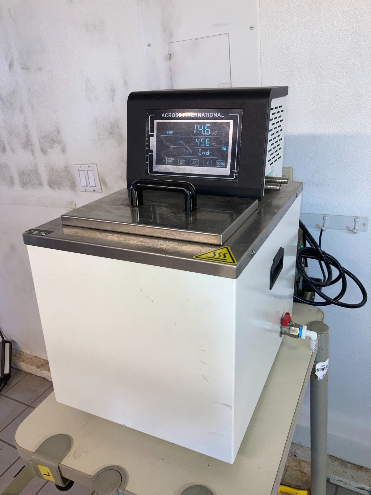 ACROSS INTERNATIONAL H100-15 2500W SST HEATED RECIRCULATING WATER BATH – 220VAC