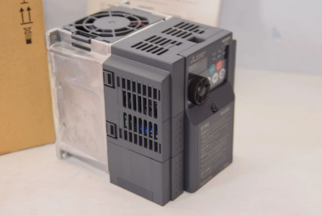 Mitsubishi FR-D720-070-W1 240VAC 3 Phase Variable Frequency Drive 2.0HP – NEW