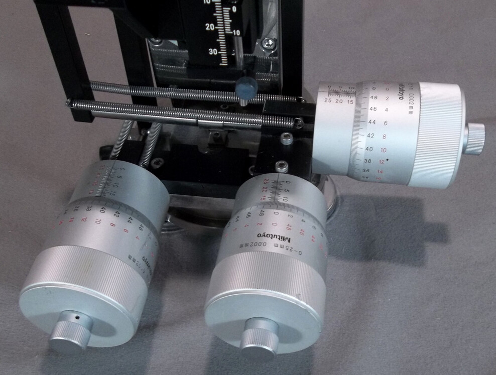 Sutter Instruments MP-85 Micromanipulator RH on Magnetic Rotating Base EX++