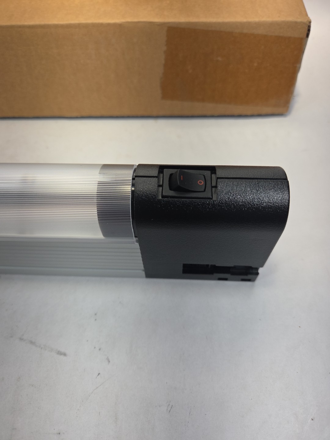NOS Hoffman LF120V18 Light Fixture Panelite 115V 13A 18”-Long (new)