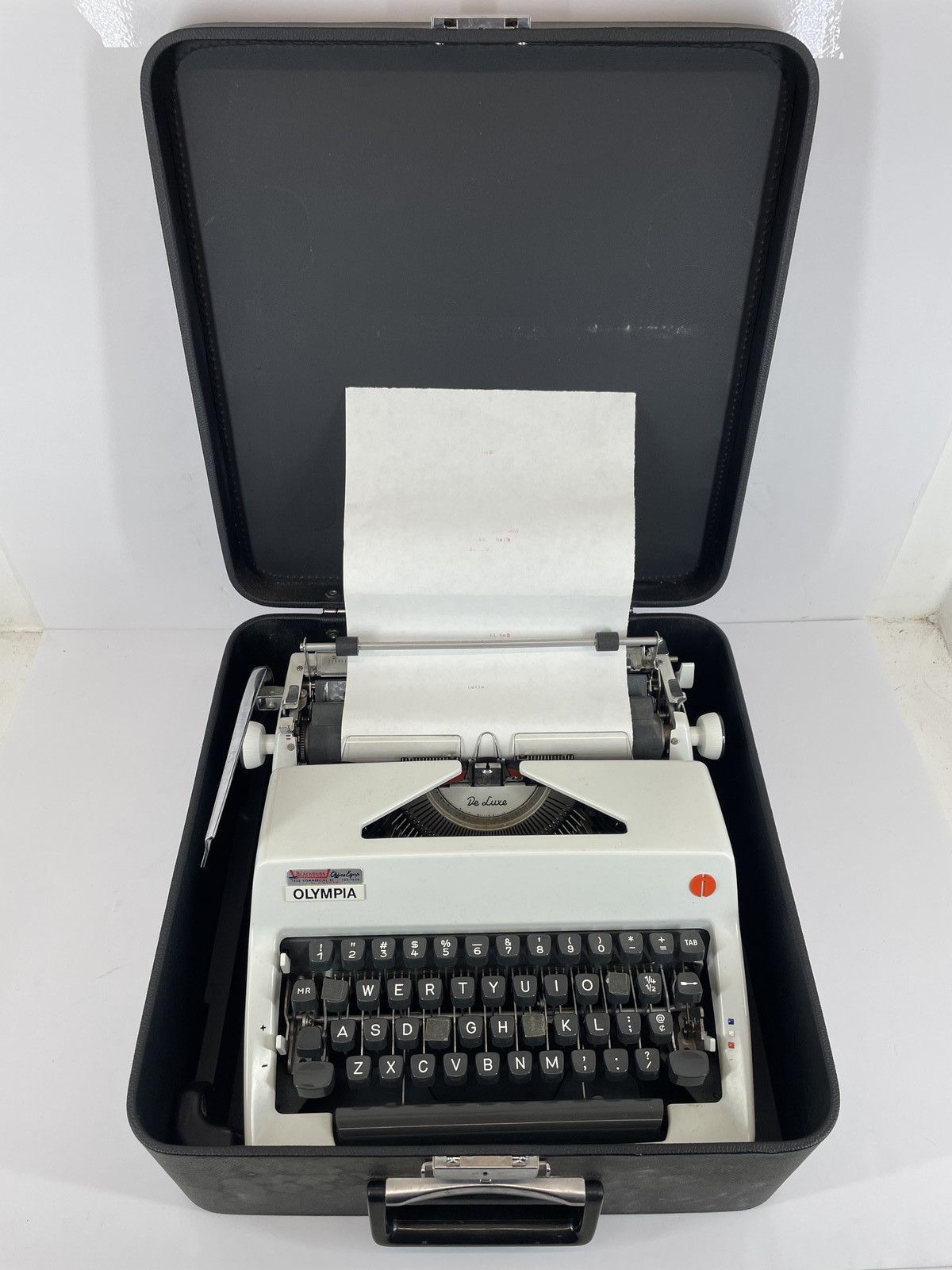 Vintage 1971 SM9 Olympia De Luxe Portable Manual Typewriter with Case WORKS