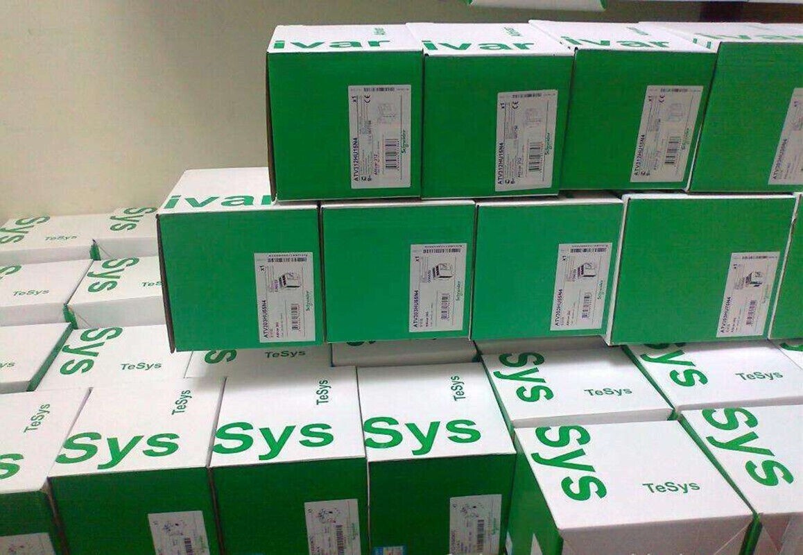 Schneider 170AAI14000 PLC Analog Input Module New In Box