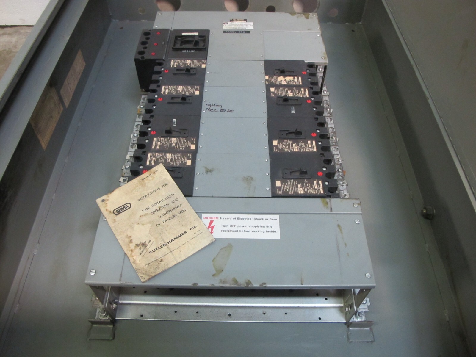 Cutler Hammer MP40 600 Amp Main Lug Breaker Panelboard 600V 3-PH 4W 600A Panel