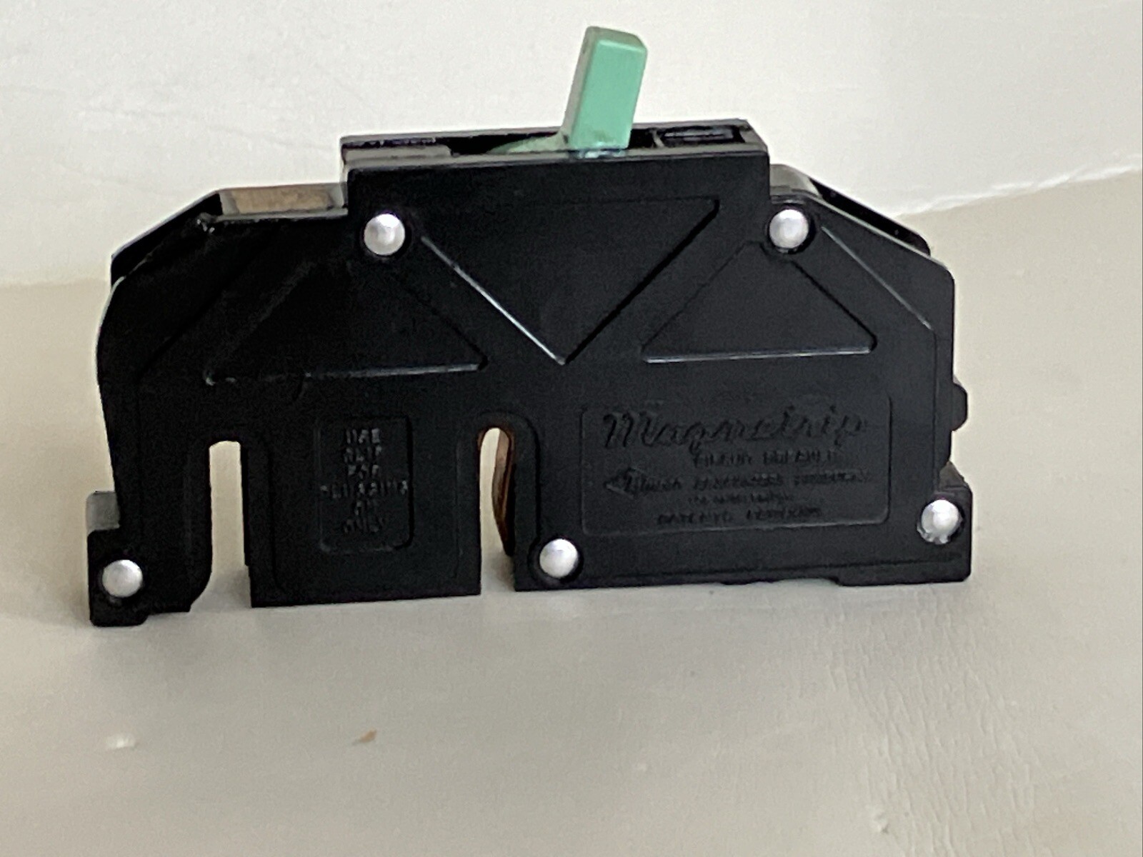 T30 Zinsco GTE Sylvania 1P30A 120VAC Plug-in / Feed-thru Breaker T130 Green