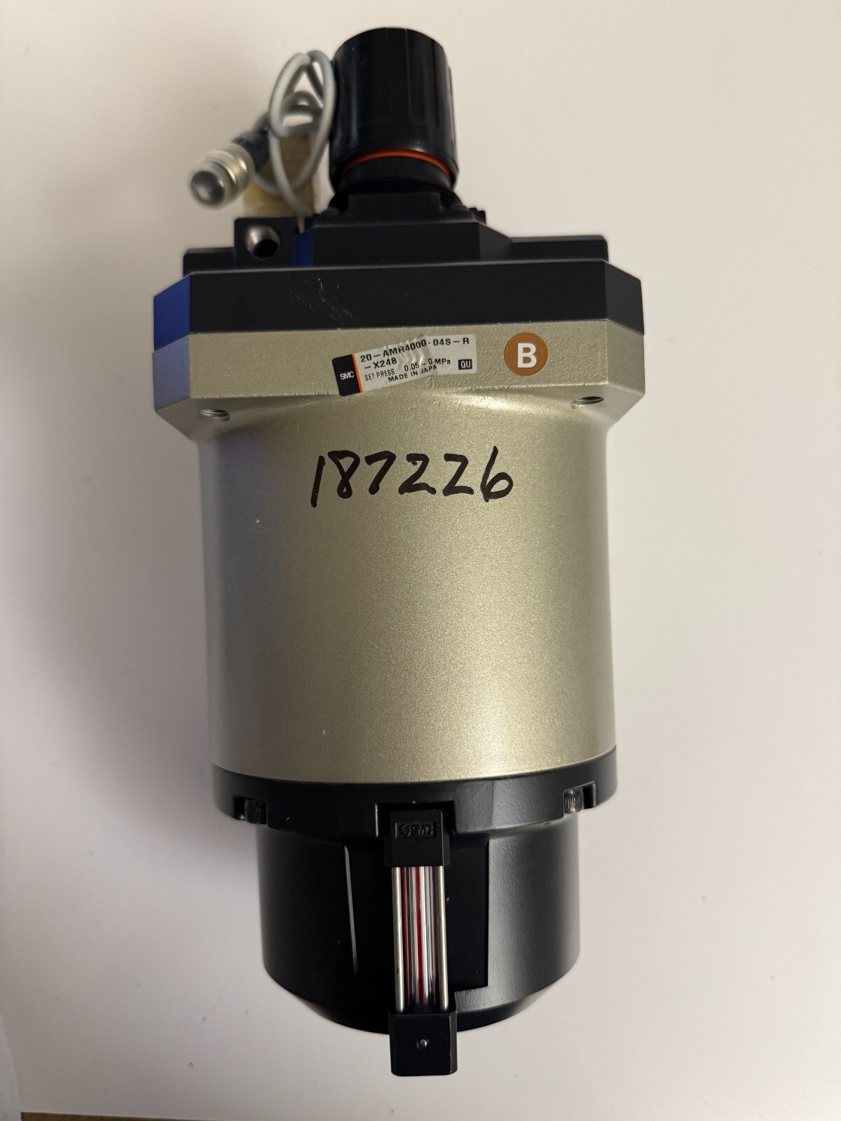 SMC 20-AMR400-04S-R-X248 Regulator with IS10-01S-X273 Pressure Switch