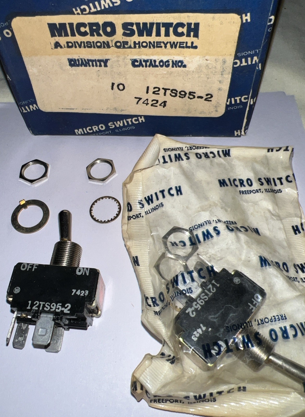 HONEYWELL 12TS95-2 Toggle OFF ON DPST 15 A 125 VAC/250 VAC NEW in SEALED PACKAGE