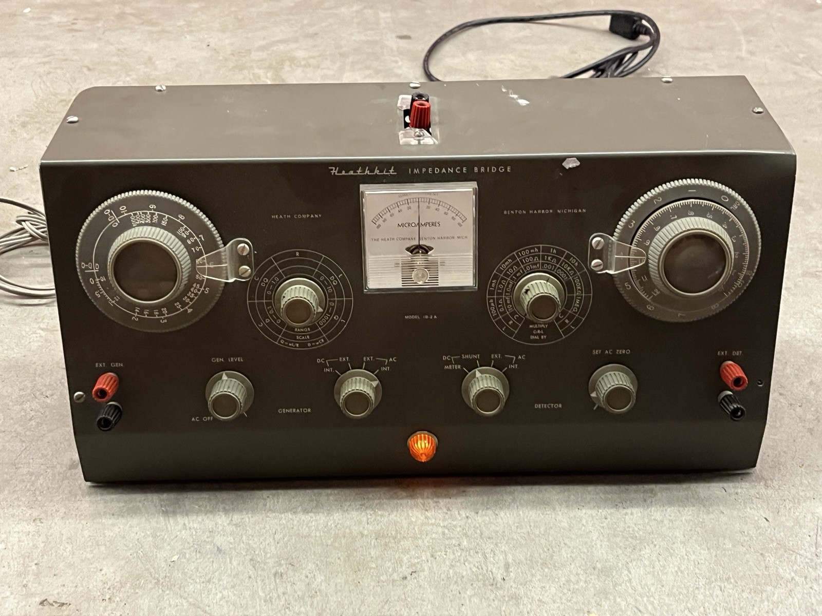 Vintage Heathkit IB-2A Impedance Bridge Tube LCR Meter Powers On USA
