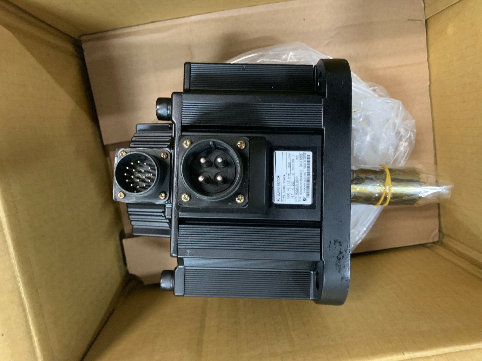 For YASKAWA SGMG-13A2A SGMG13A2A Servo Motor New In Box