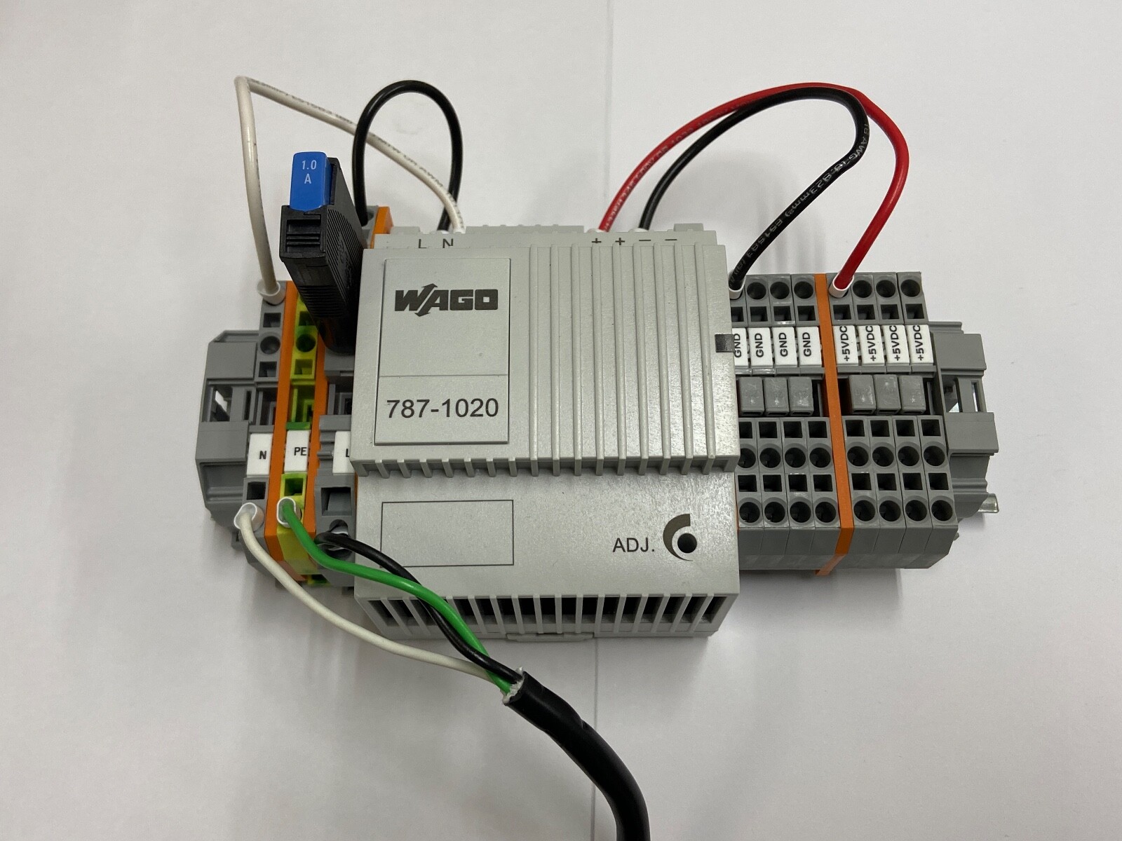 WAGO 787-1020 5v DC switching power supply. AC or DC input 85v-264v – Tested