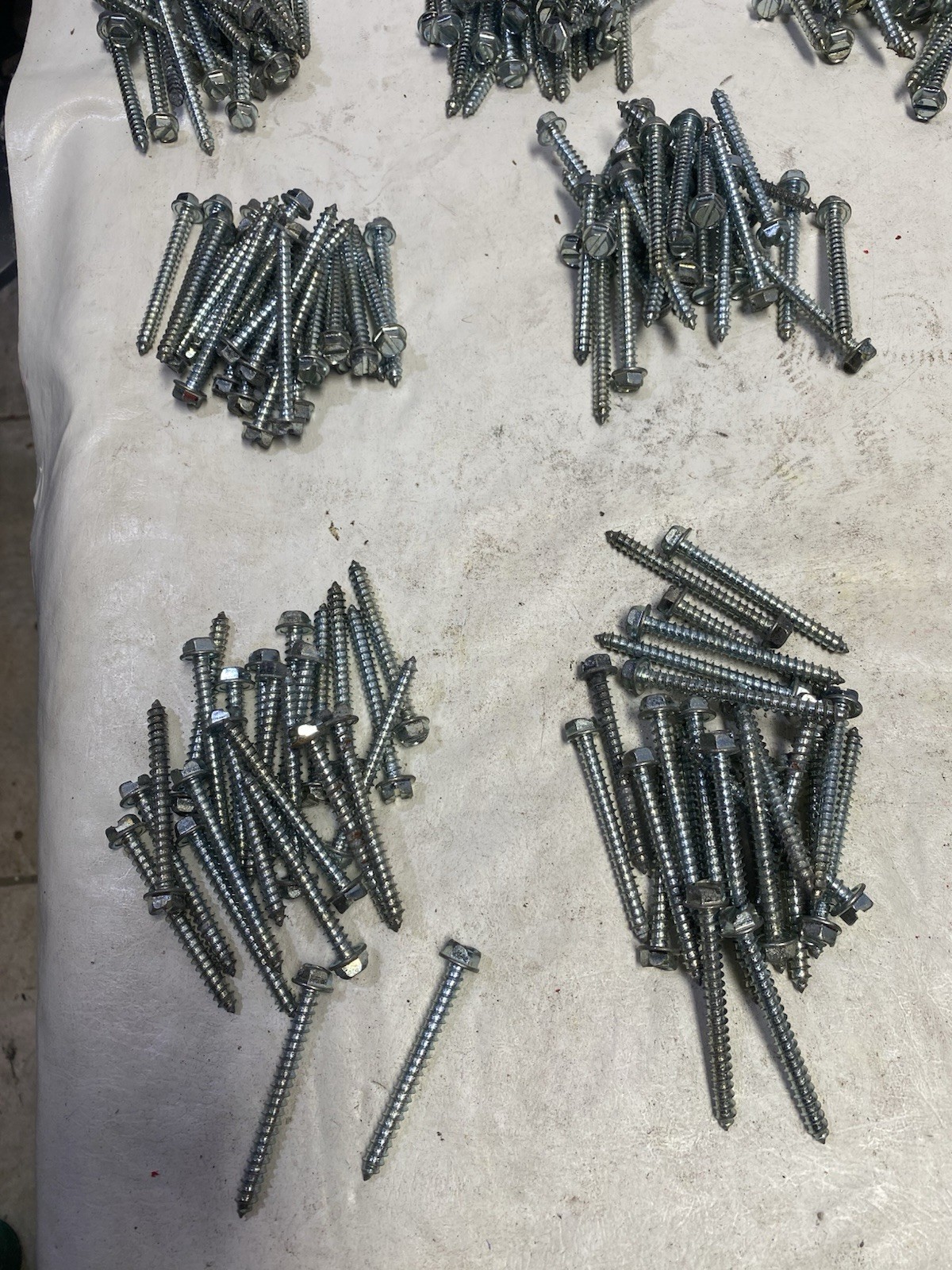 (200 Pcs.) Hex Head 3/8 x 2-1/2 Lag Bolts A307 Zinc Plate Wood Screws Huge Lot