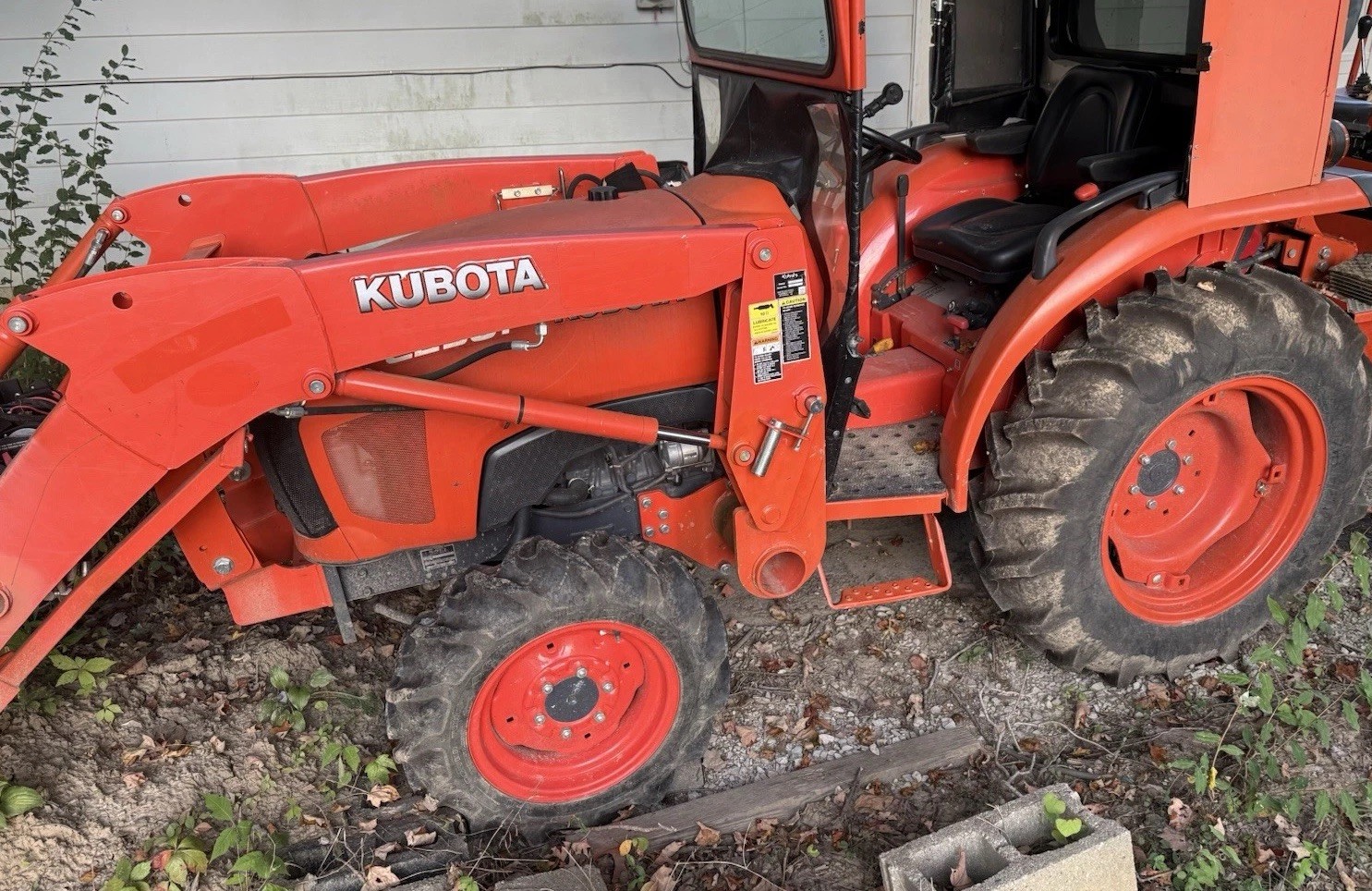 2021 KUBOTA L2501 Quick Connect Tractor W/Loader 3rd Function Valve 80hrs