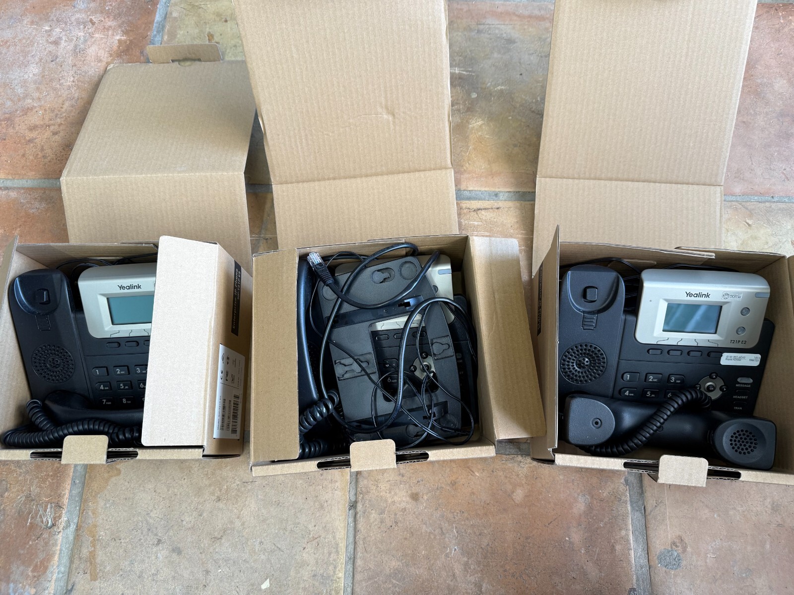 Lot of 3, YELINK PHONE SIP-T21P E2