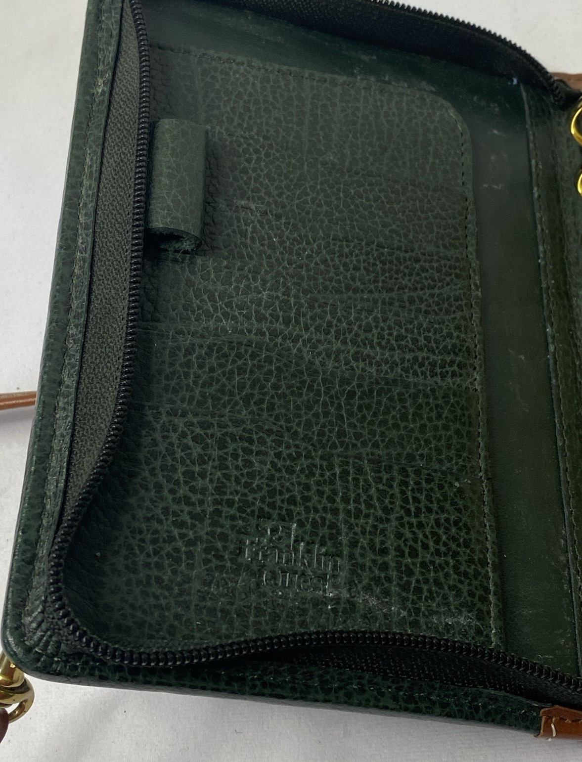 VINTAGE FRANKLIN QUEST ZIP PLANNER LEATHER GREEN/BROWN W/ADJ STRAP 6-1″ RINGS