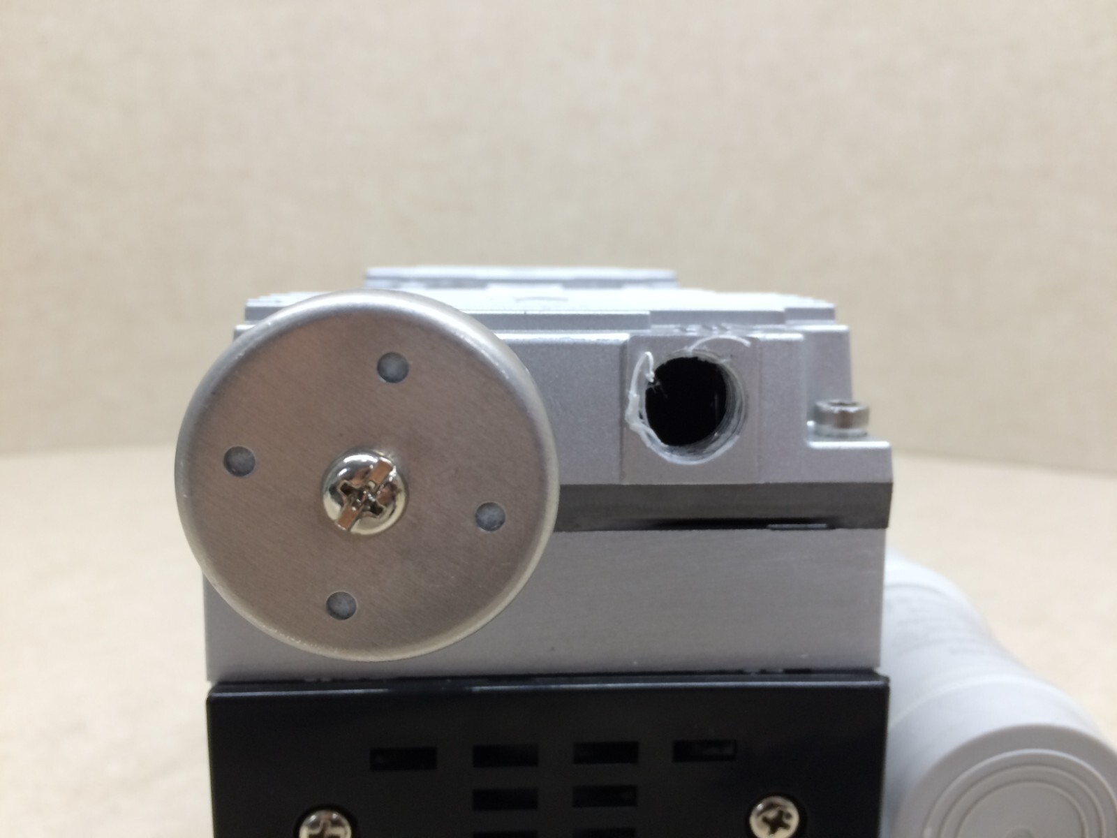 AirTech HP-200V Oil-Less Dry Rotary Piston Vacuum Pump w/ Cord