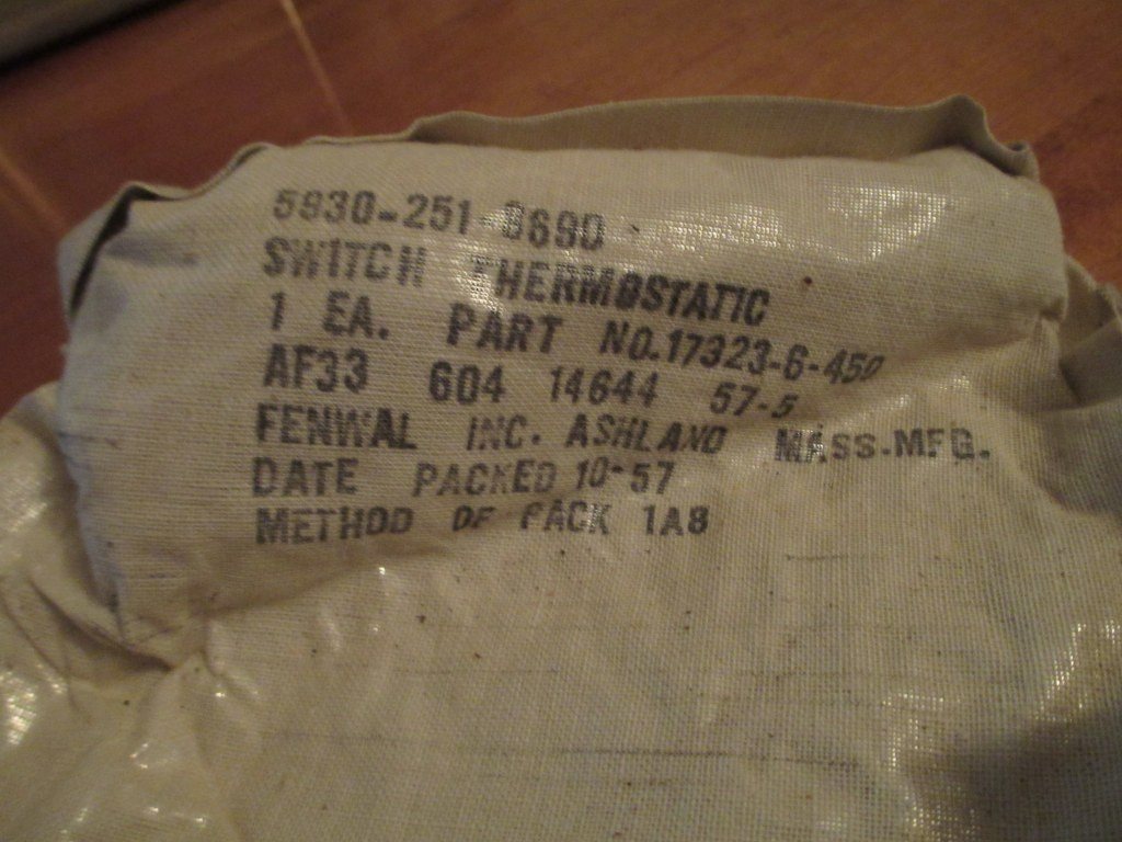Fenwal 17323-6 Thermoswitch -100F to 600F 120/240VAC 5A/10A – New IN SEALED BAG
