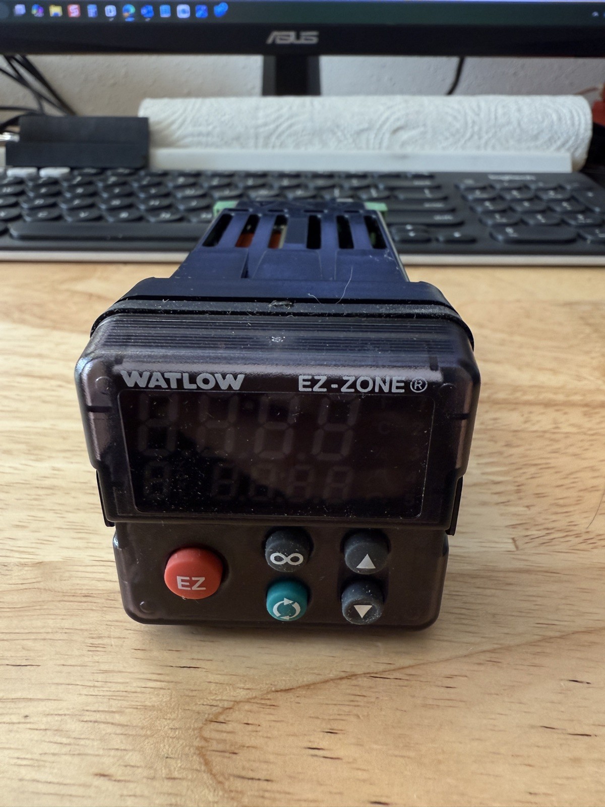 PM6C1FJ-AAAABAA Watlow 1/16 DIN Control 4-20mA Output with Relay Output