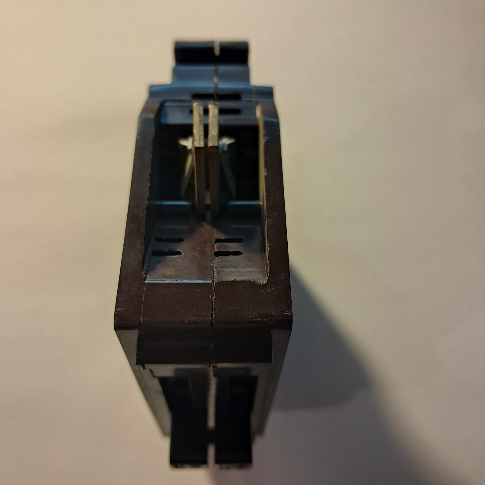 WADSWORTH B1515 TWIN TANDEM CIRCUIT BREAKER 15/15 AMP METAL FOOT CLIPS