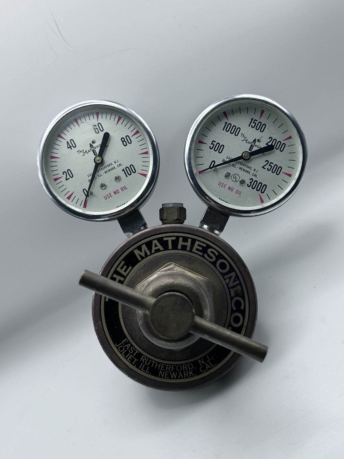 Matheson Dual Gauge Gas Pressure Regulator 100 / 3000 PSI K63 Made In The USA