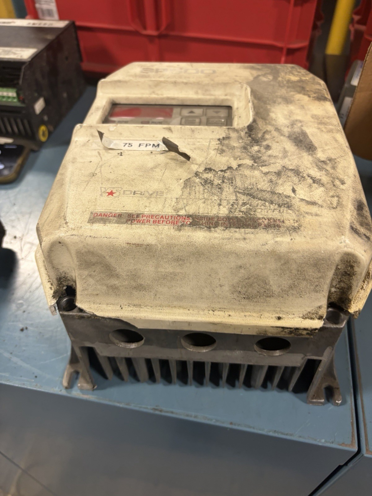 CRACKED CORNER Reliance SP500 1SU41003 Ac Drive 380/460v-ac 3hp 380-460v-ac USED