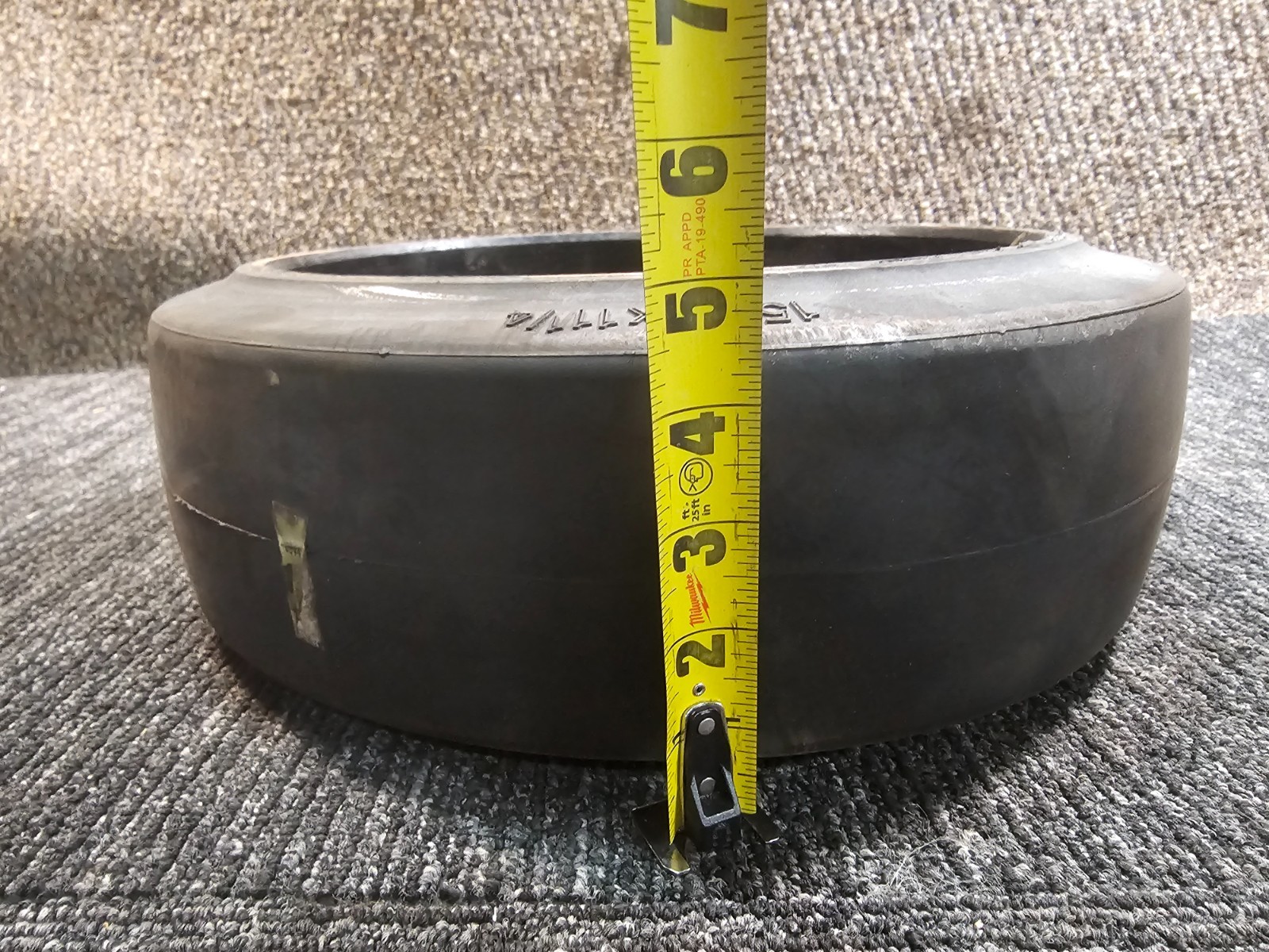 (QTY 1) Solideal 15x5x11-1/4 Smooth Press-On Forklift Tire 381/127-285.8 Metric