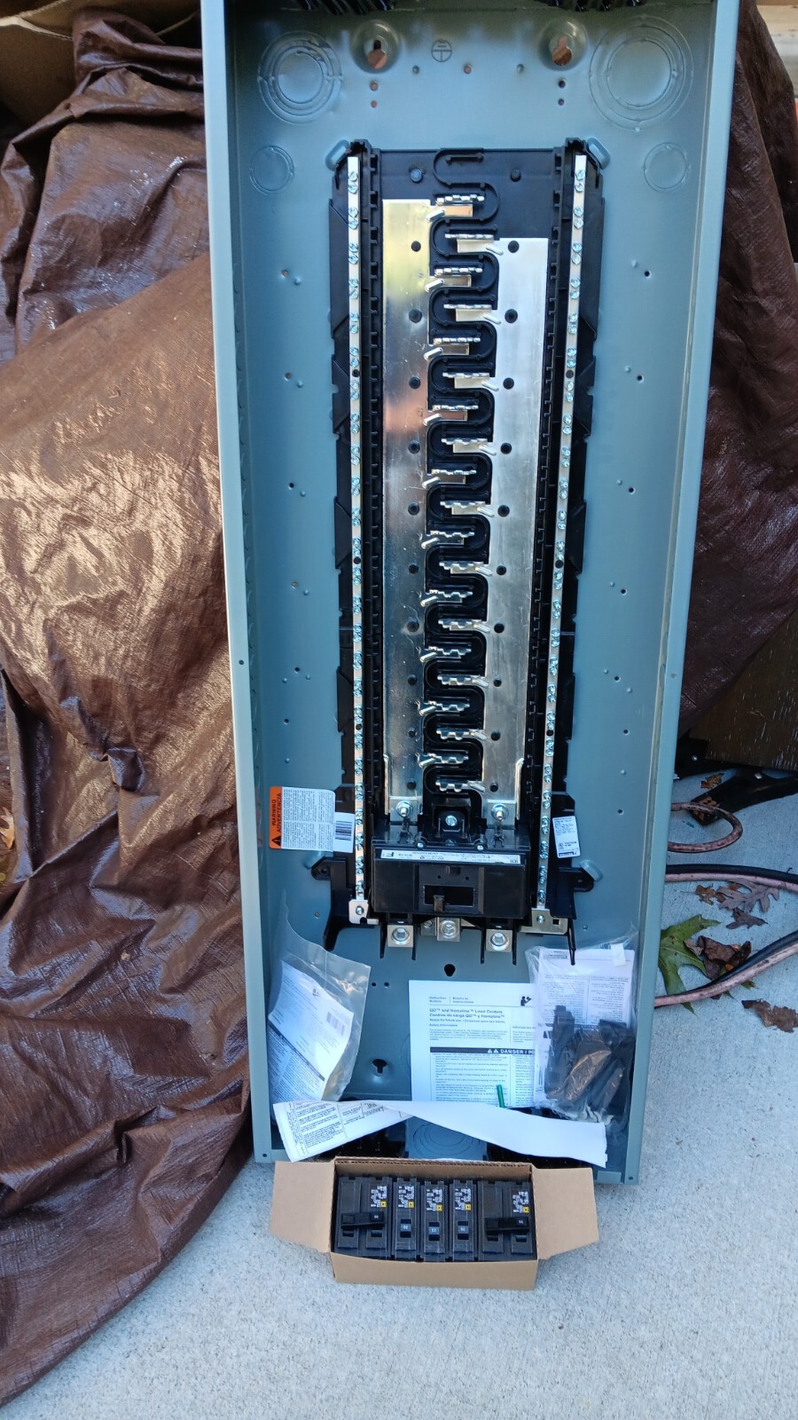 SQUARE D 200 amp breaker panel box, HOM4080M200PQCVP. $229.00 NEW.