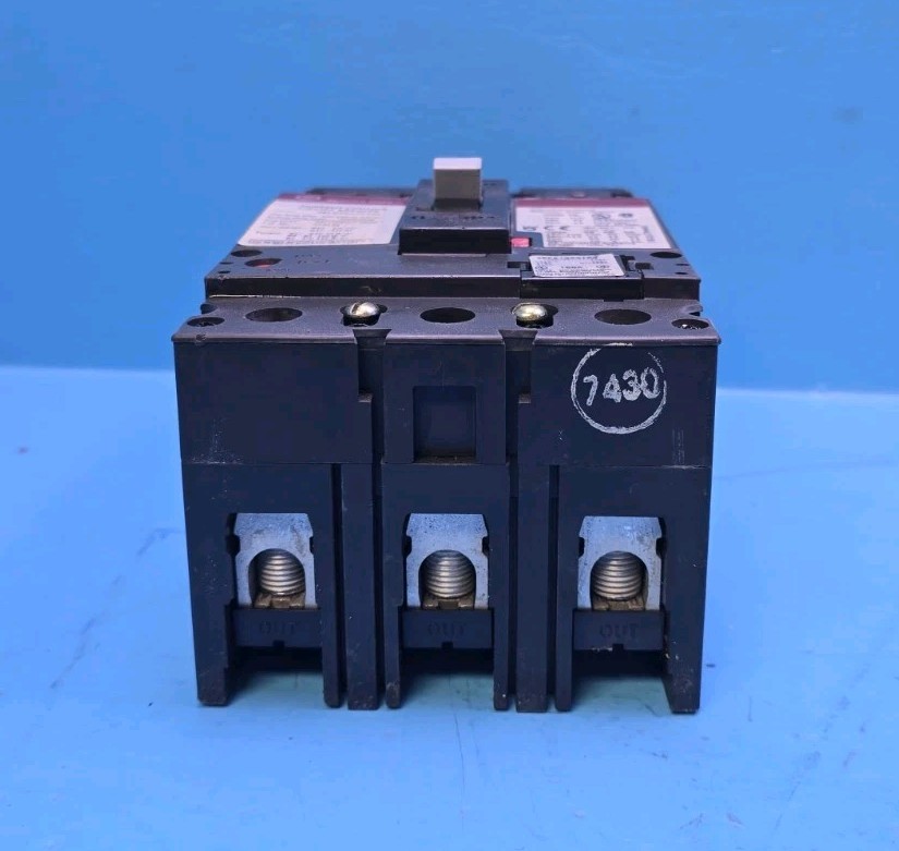 GE SELA36AT0100 /w 100A Trip 100A 600V 3Pole Spectra RMS Circuit Breaker
