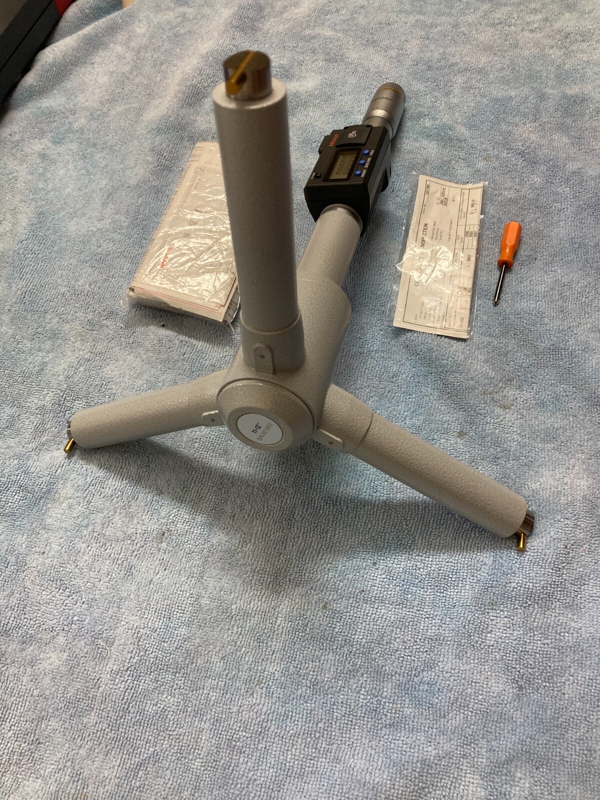 Mitutoyo 468-281 Digital 3-Point Bore Micrometer 11-12″(279.4-304.8MM)