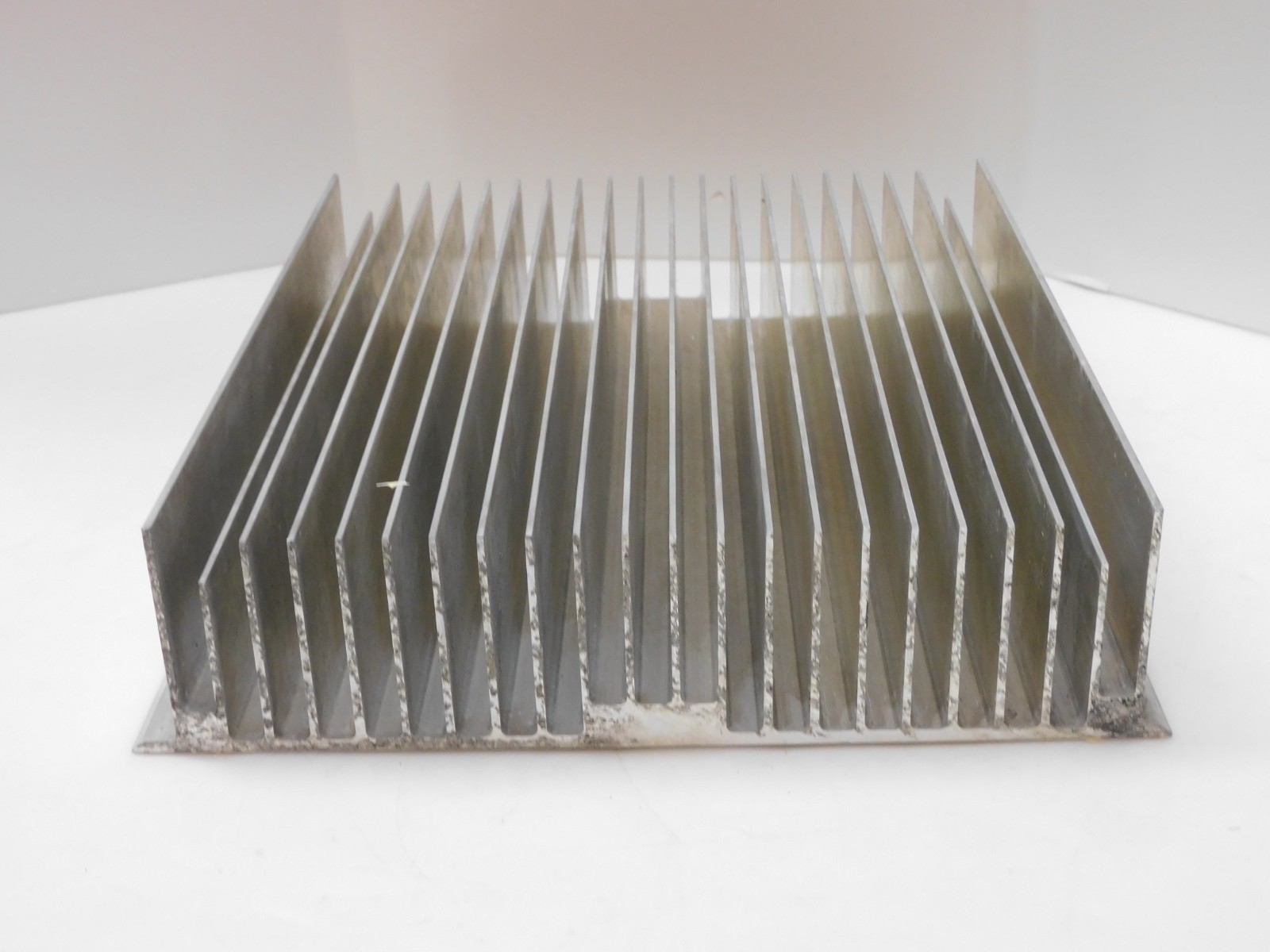 NO NAME ALUMINUM HEAT SINK SYNC 10-1/4″ x 9-1/2″ x 2-3/8″
