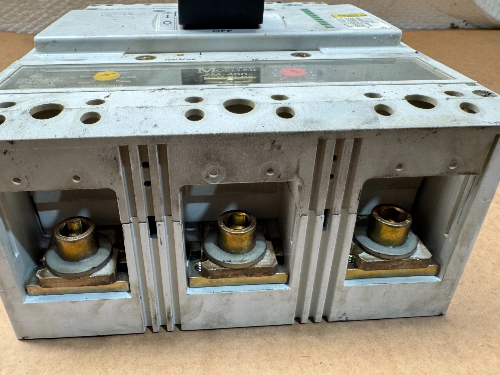 USED MOELLER 3-POLE 400AMP CIRCUIT BREAKER NZM 10-400H-NA