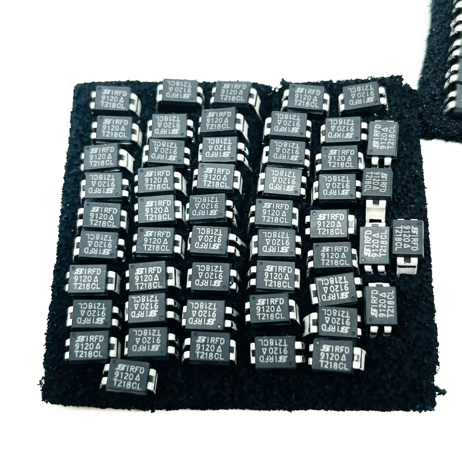 98 pcs International Rectifier IRFD9120 T218CL P-Channel Hexfet Power Mosfet