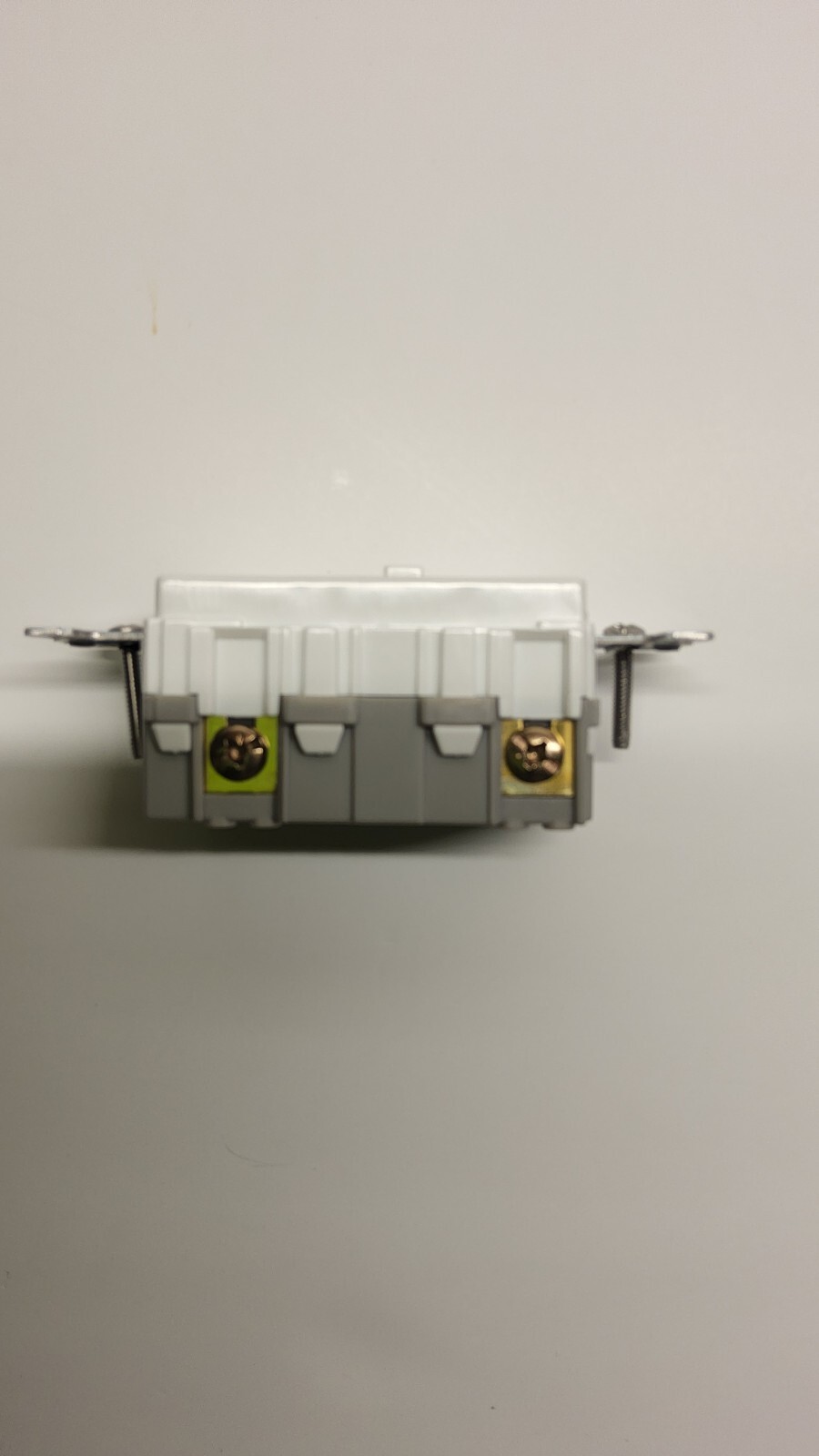 Hubbell GFCI Receptacles. Catalog no. GFTWRST15W Qty. of 5