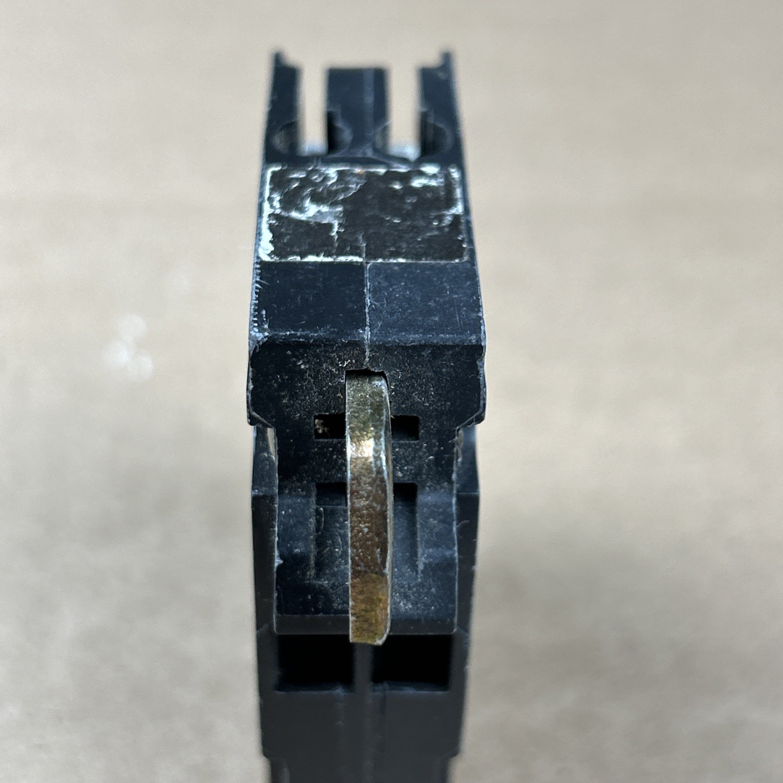 Square D QOT2020 20 Amp 1 Pole 120V Circuit Breaker With Hook