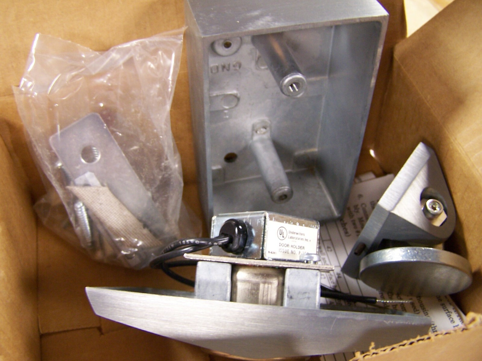 NEW SIMPLEX ELECTROMAGNETIC DOOR HOLDER SURFACE WALL MOUNTED 120 VAC 2088-9583