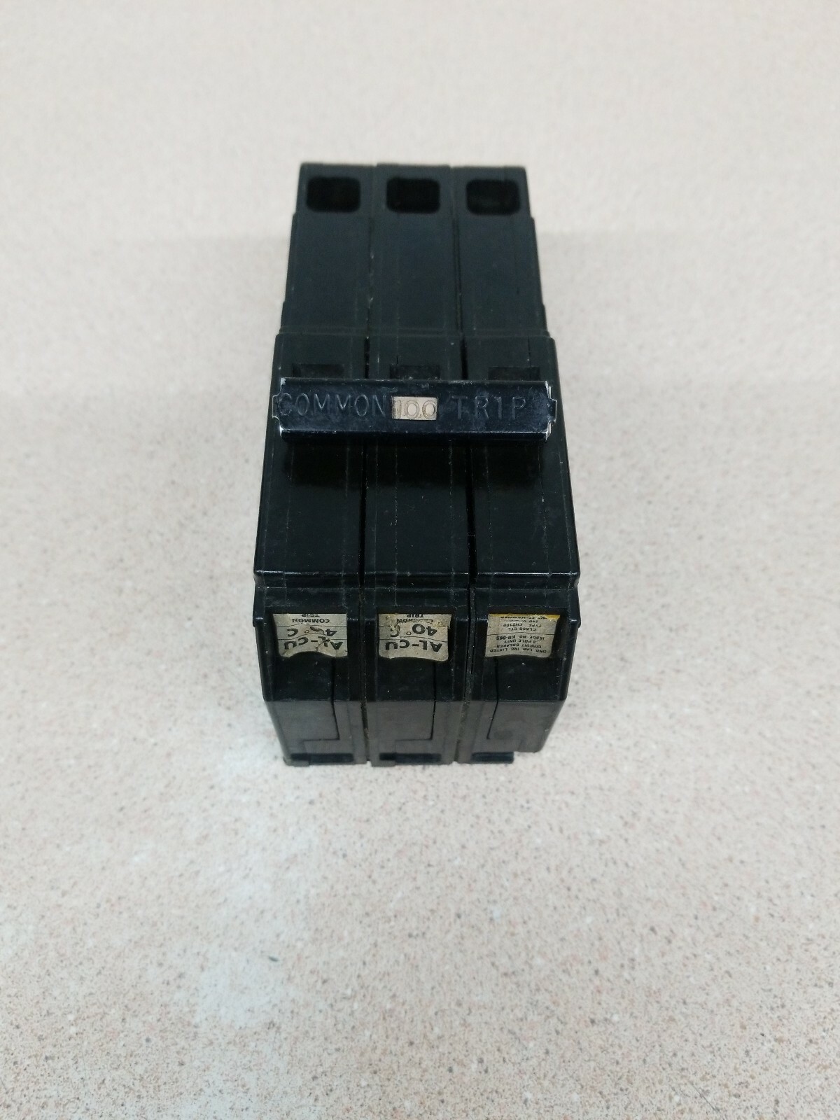 CUTLER-HAMMER 100 AMP 3 Pole CH23100 Common Trip 240VAC