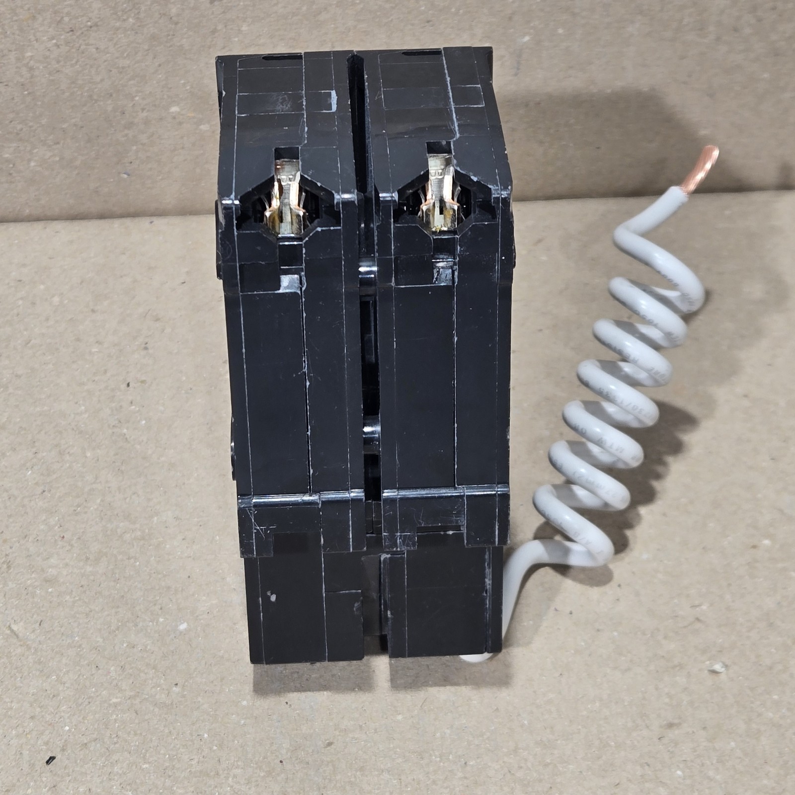 Square D Homeline HOM230GFI 2 Pole 30 Amp 120/240V Plug In HOM GFCI Breaker.
