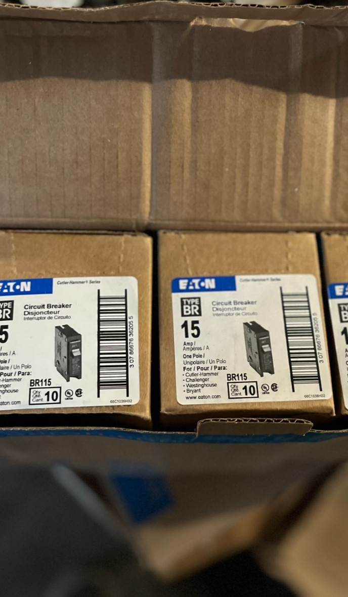 New Eaton BR115 15 Amp 1 Pole 120/240V Circuit Breaker Box of 10