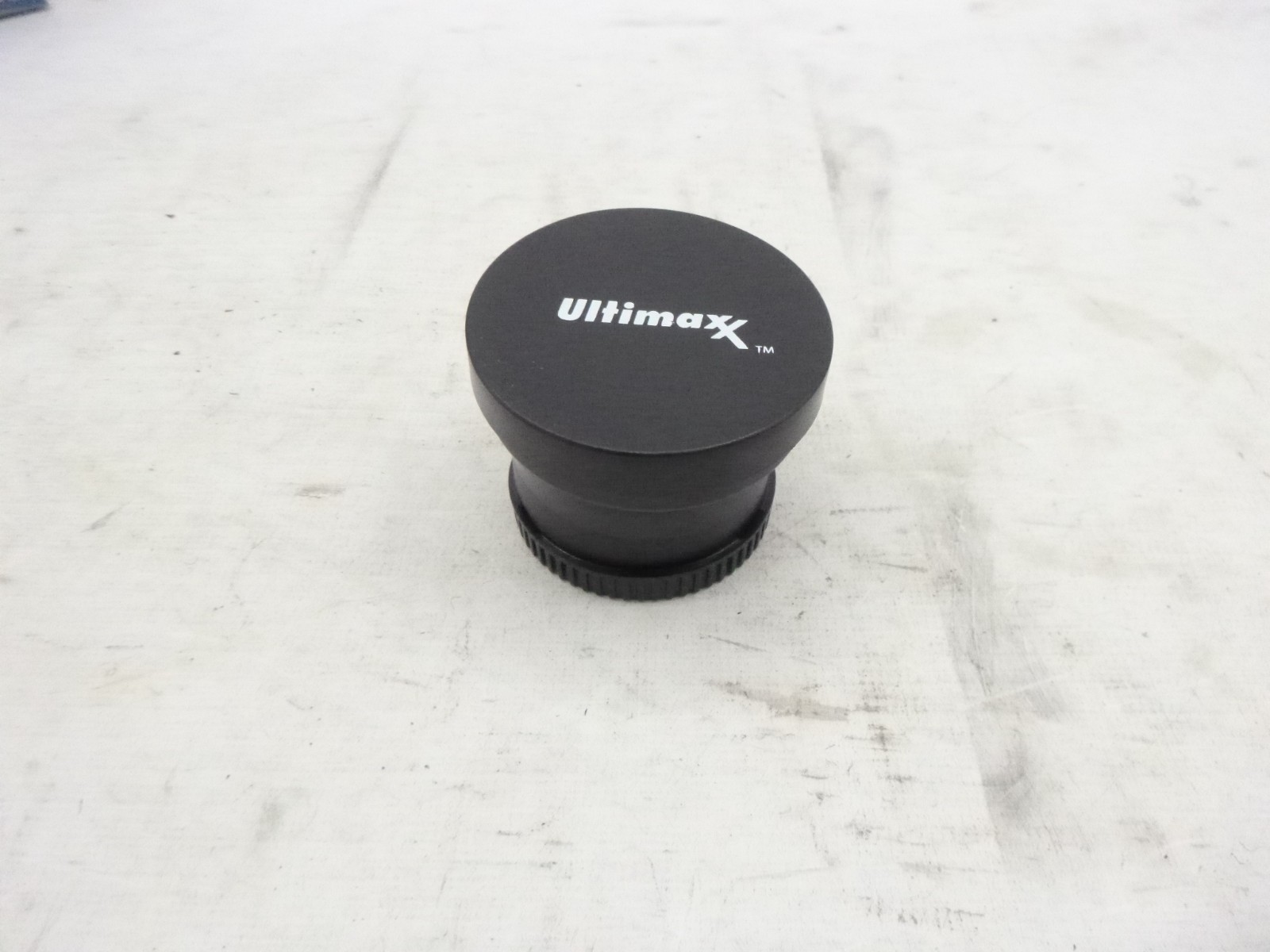 Ultimaxx 0.43x 40.5mm Wide Angle Macro Lens Attachment UM-WA43405
