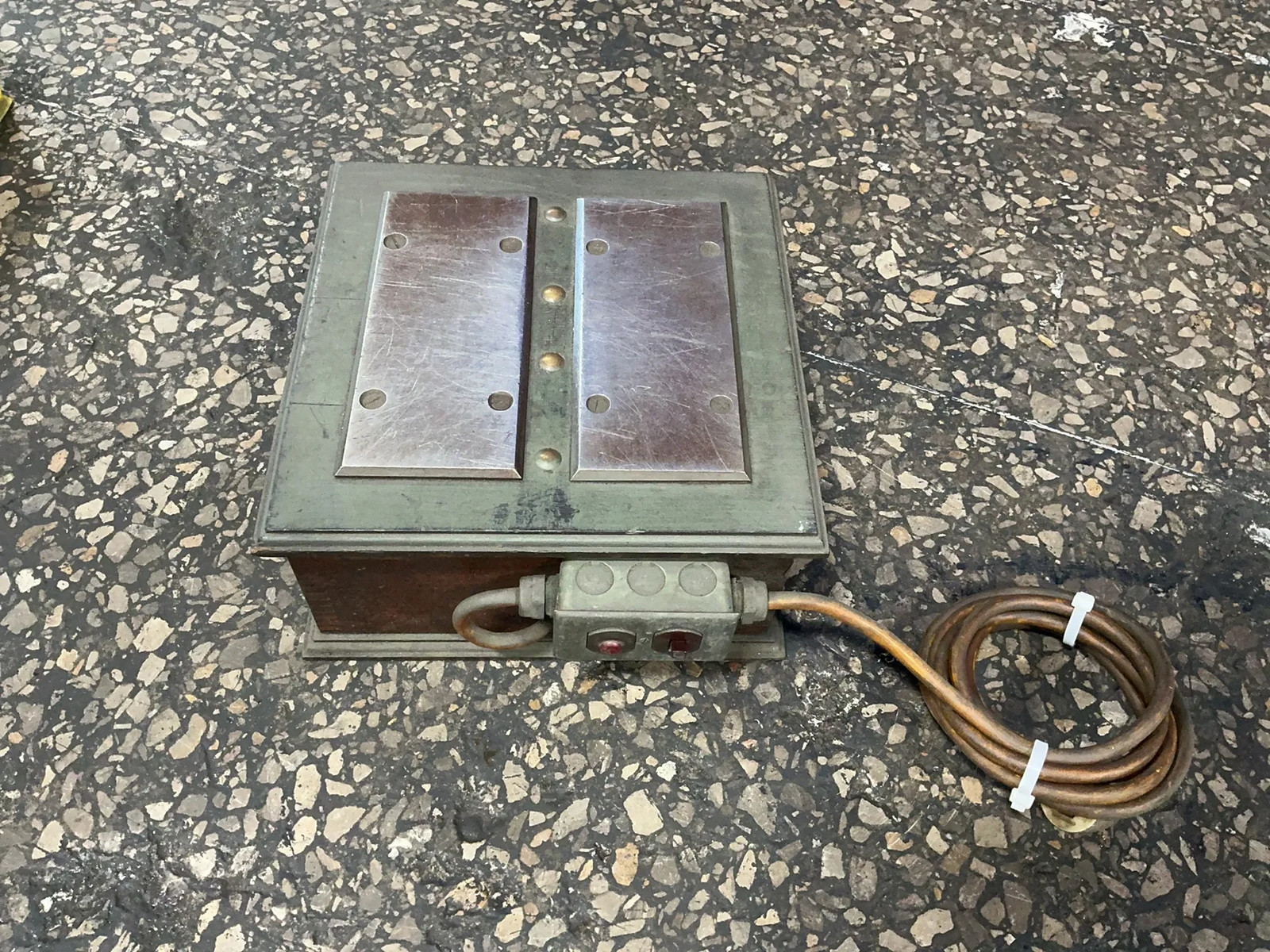 THE TAFT-PEIRCE MANUFACTURING COMPANY SURFACE DEMAGNITIZER