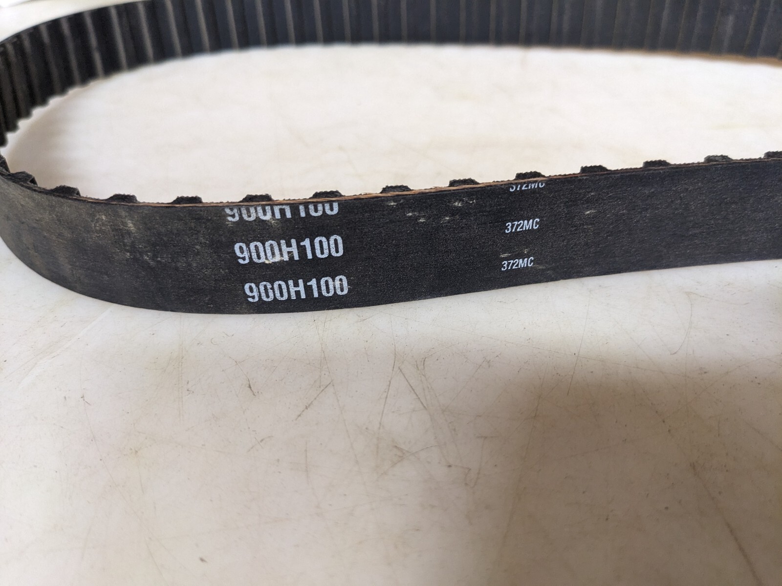 No name 900H100 industrial timing belt.