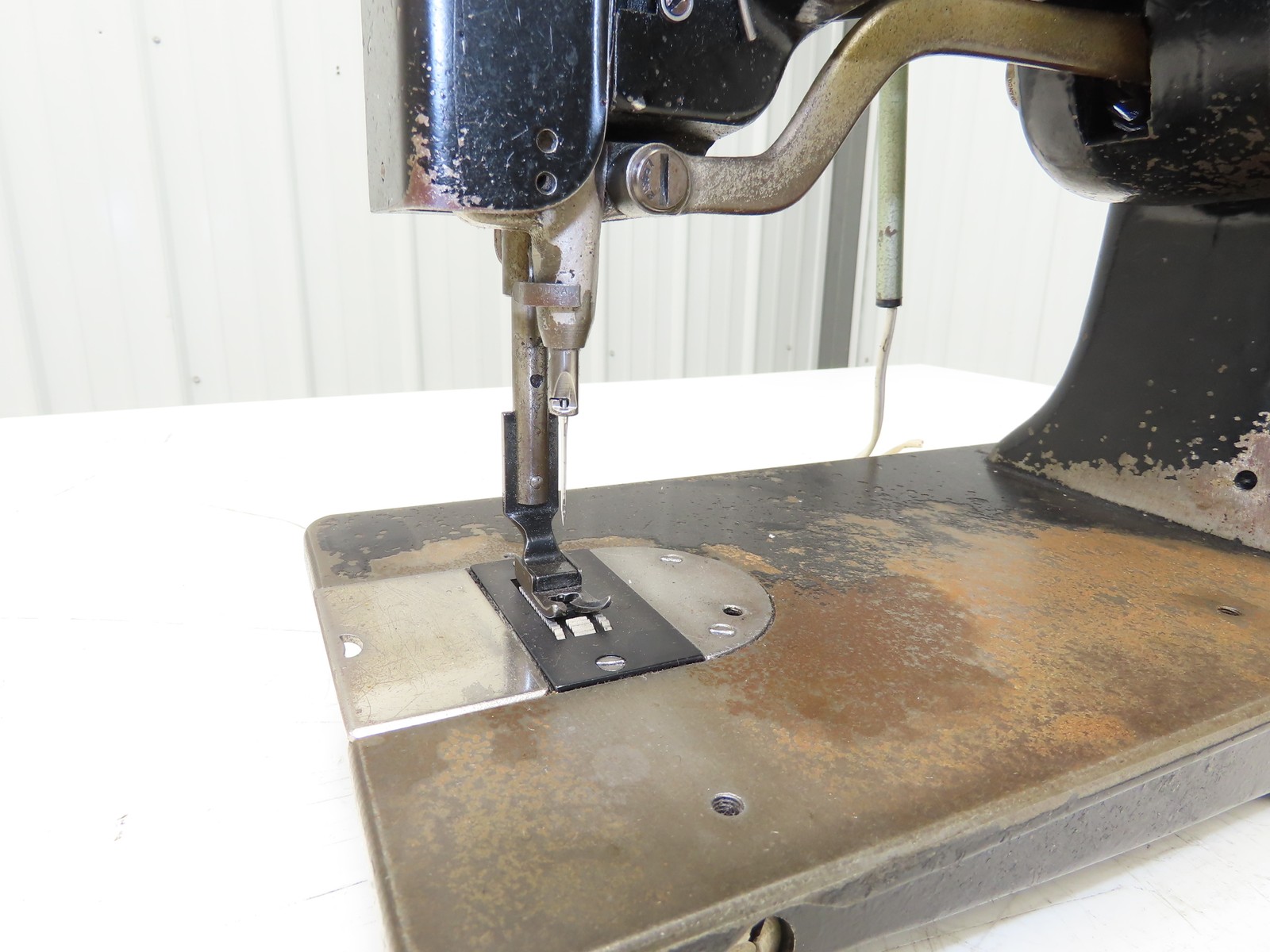 Singer 107W1 Industrial Sewing Machine Head Zig Zag & Straight Vintage