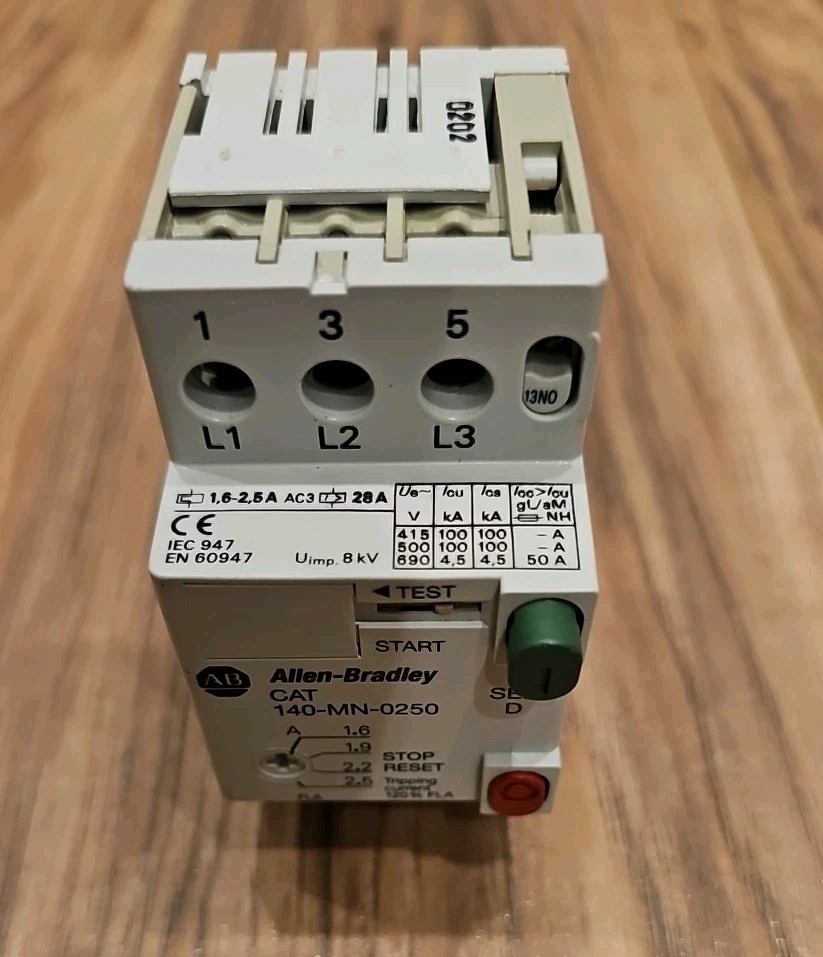 ALLEN BRADLEY 140-MN-0250 SERIES D STARTER with 140-A11 AUXILIARY CONTACT