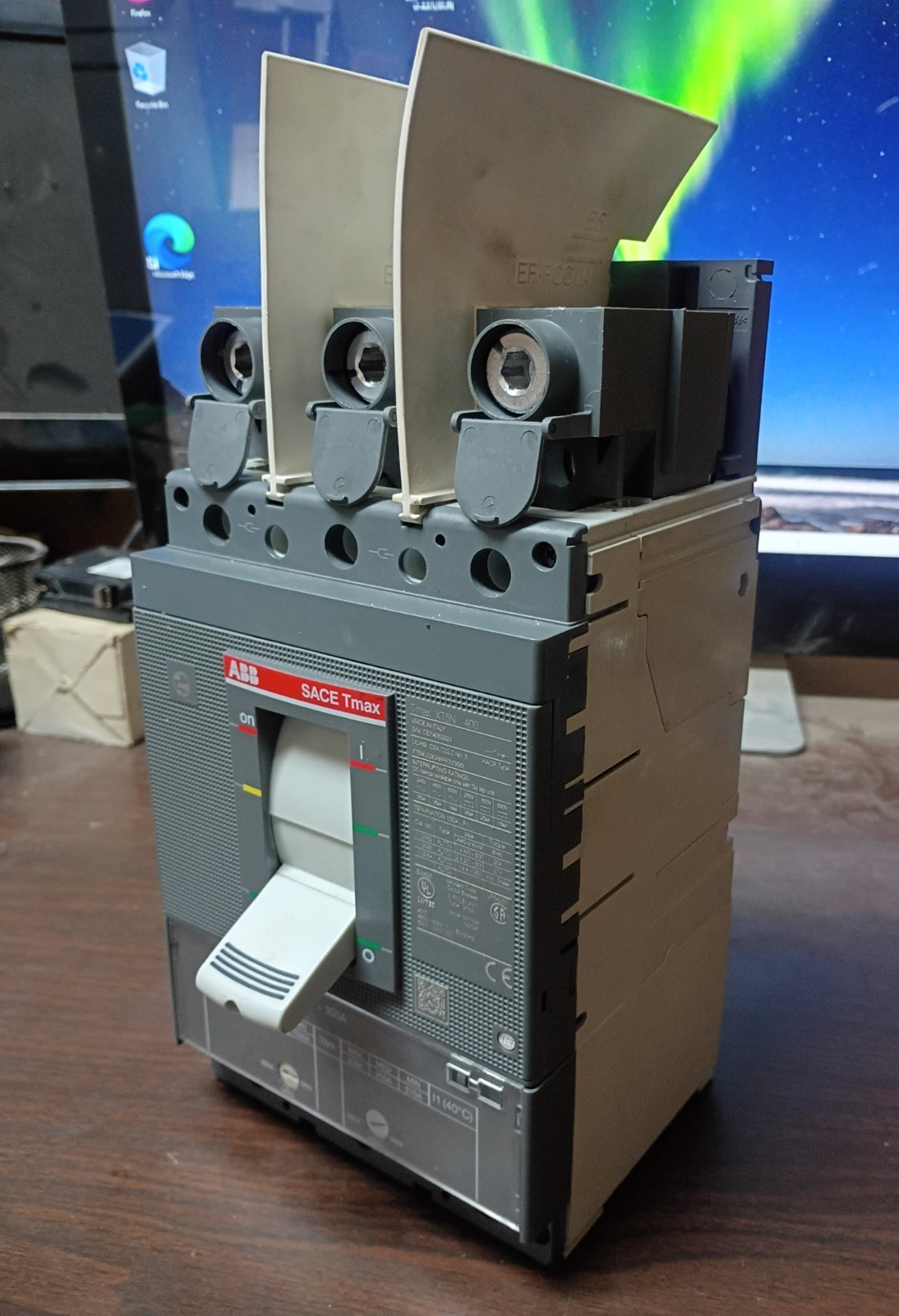 ABB XT5NU330ABFF000XXX CIRCUIT BREAKER SACE TMAX 300-3000 AMP 3-POLE NEW NO BOX