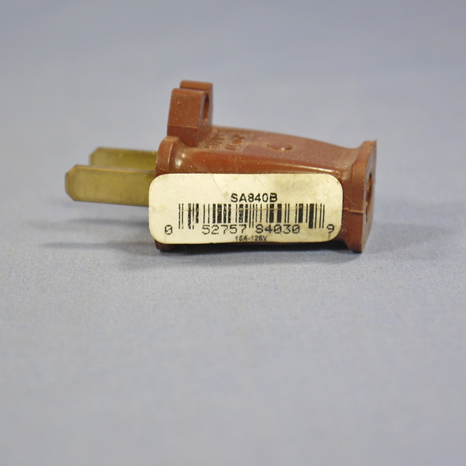 Eagle Brown Straight Plug w/ CORD CLIP 15A Non-Polarized NEMA 1-15P Bulk SA840B