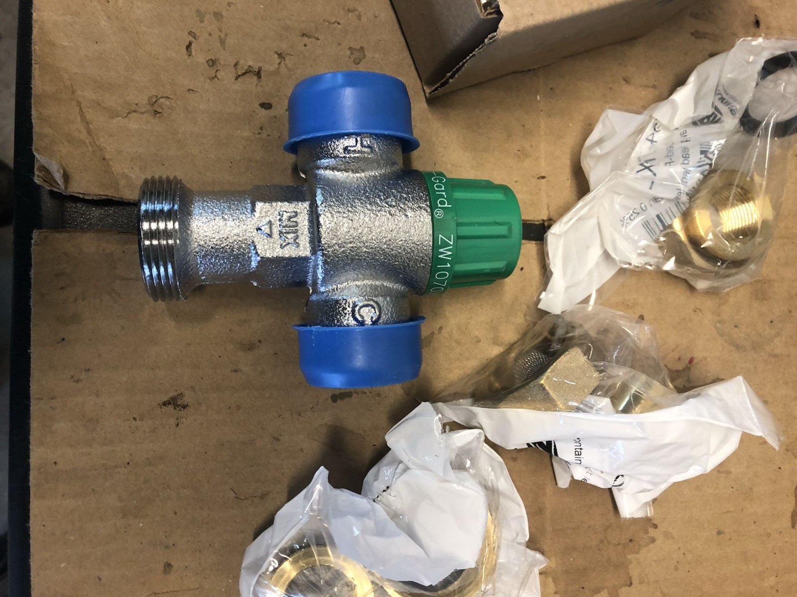 Zurn Wilkins 3/4 in ZW1070XL Aqua-Gard Thermostatic Mixing Valve Lead Free *New