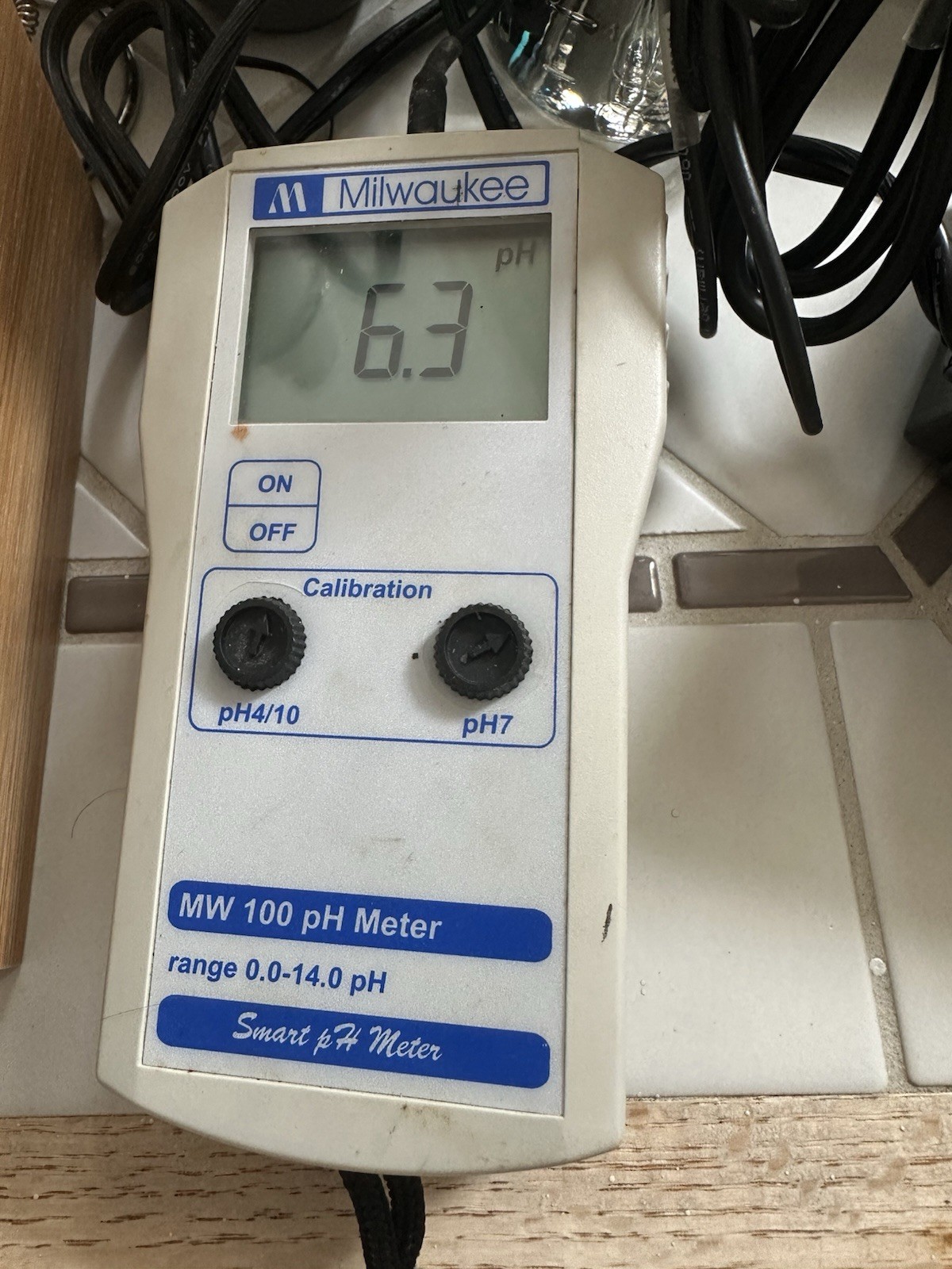 Milwaukee MW100 Digital pH Meter w/ MA911B/1 pH Electrode Probe Tested Working