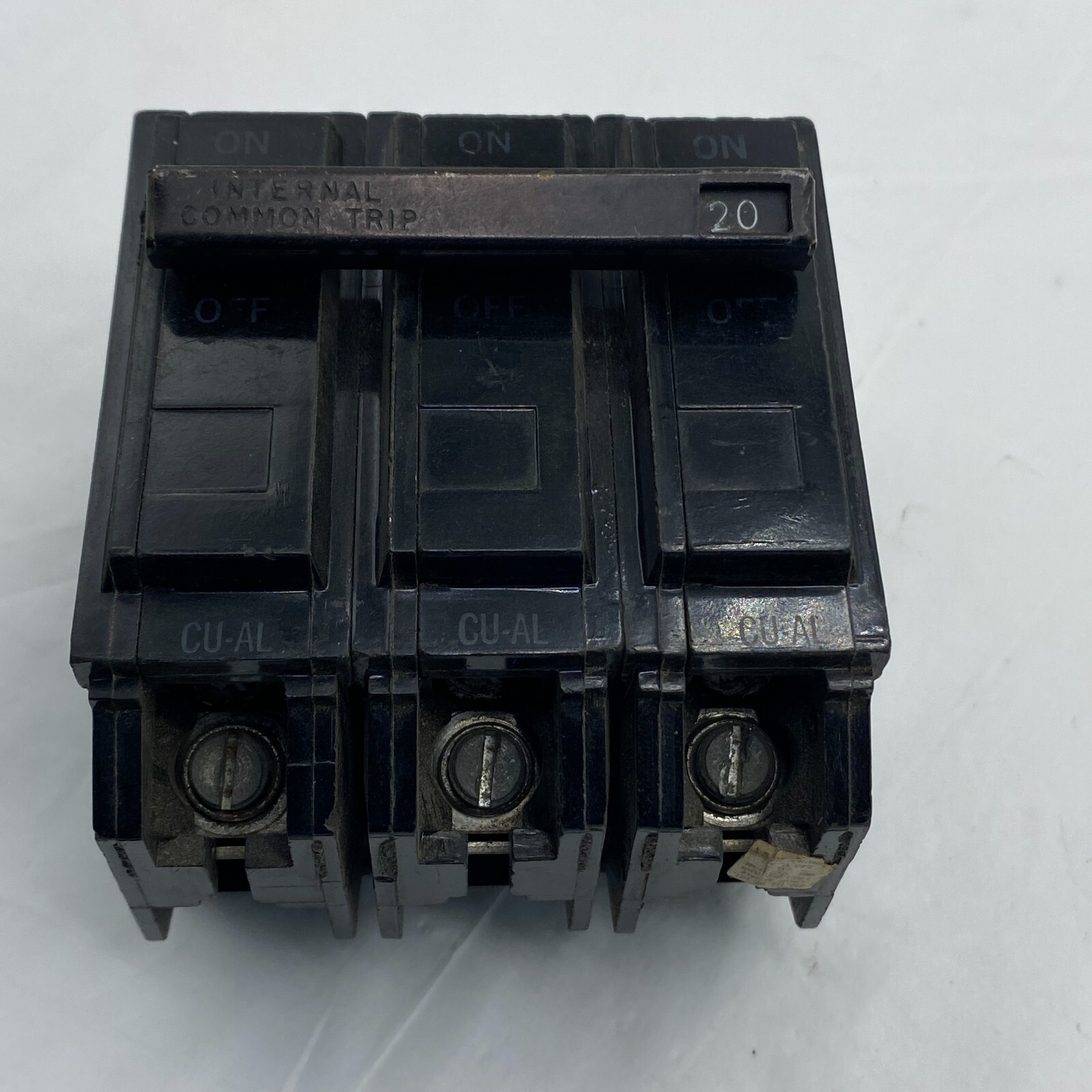 GENERAL ELECTRIC CIRCUIT BREAKER COMMON TRIP 20A 3 POLE 240V G645🔔