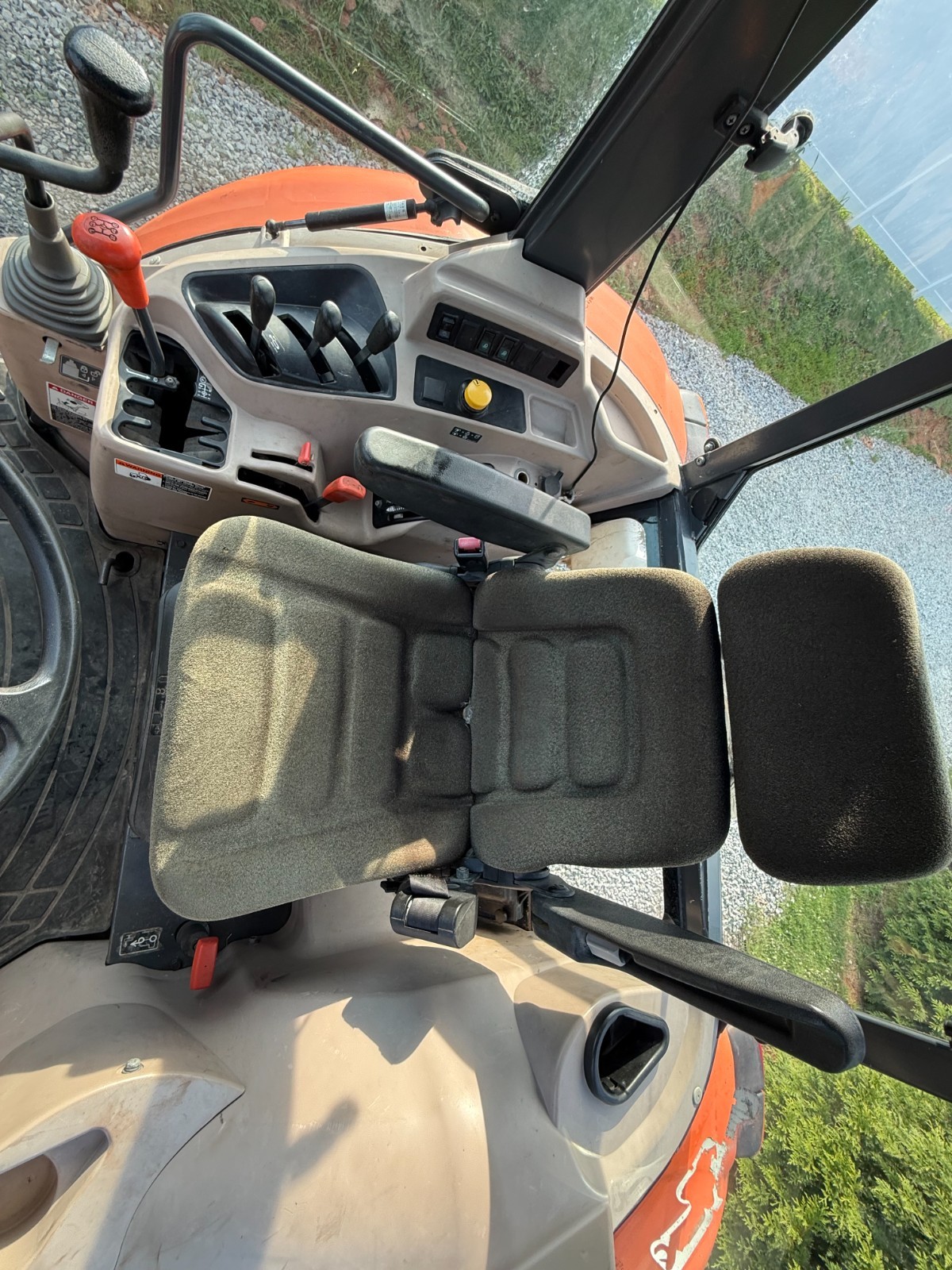 2016 KUBOTA M8560D TRACTOR WITH LOADER – A/C CAB – 4X4 – ONLY 2,763HOURS!! 85 HP