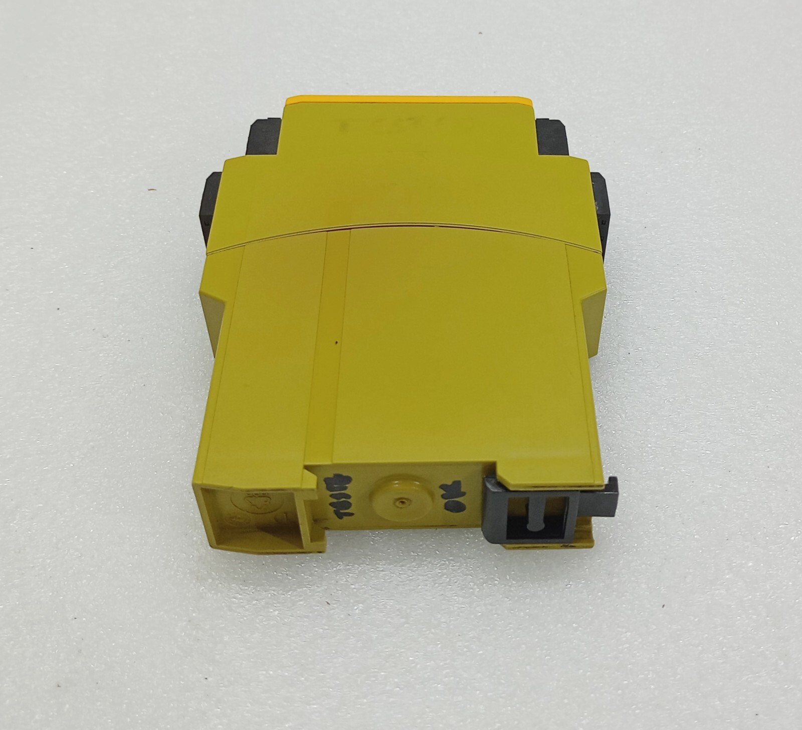 PILZ PNOZ X2.8P 787301 Safety Relay C24VACDC