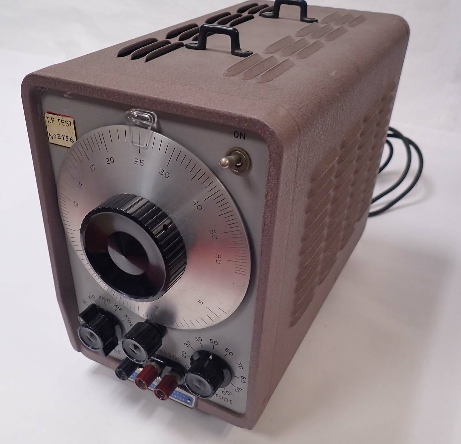 HP 200CD/ AGILENT 200CD WIDE RANGE TUBE OSCILLATOR OUTPUT 600 OHMS LOAD 10V RMS