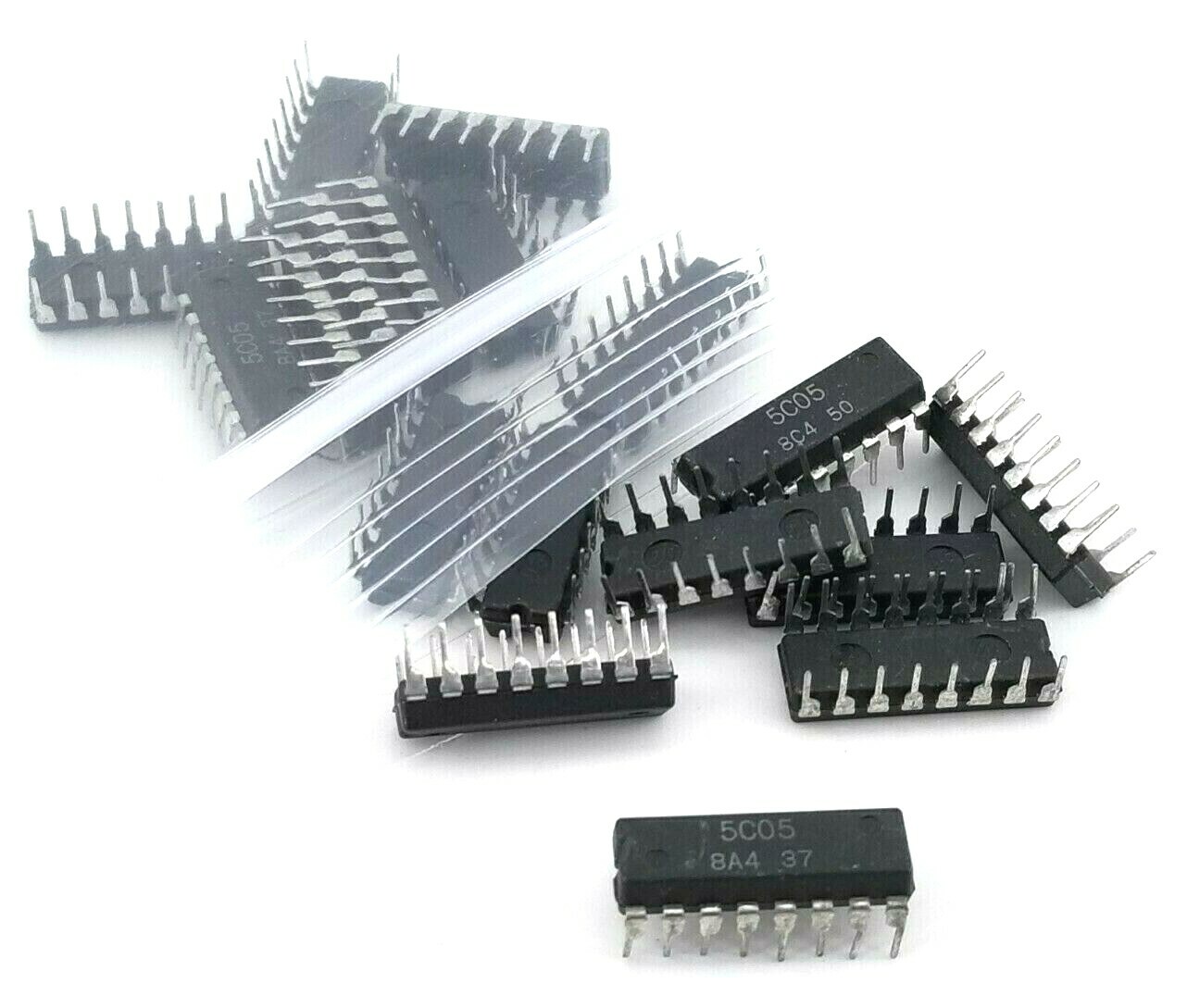 16-Pin DIP IC (Integrated Circuit) Socket Adapter, Through Hole, Lot of 18
